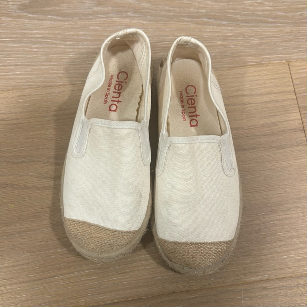 Good Condition Cienta white canvas slip on shoes - size 28
